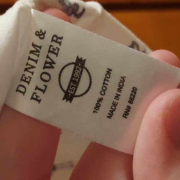 Denim and Flower Short Sleeved Button Down - Picture 6 of 9